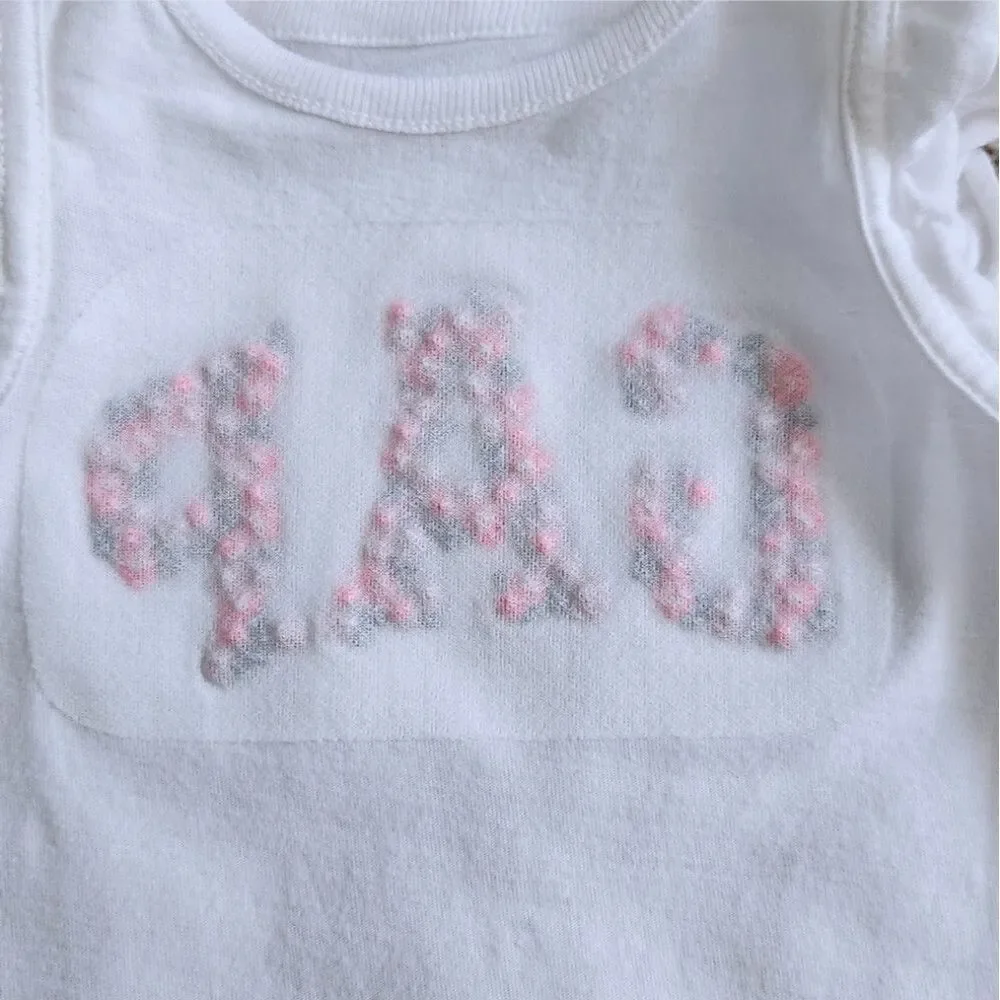 Baby Gap Girls Embroidered Logo Bodysuit 100% Organic Cotton Newborn - 3 Months - Picture 8 of 10